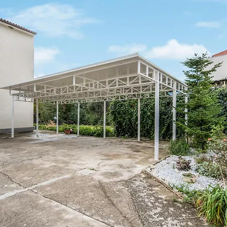 3 Bedroom Stunning In Casa de Férias Podstrana