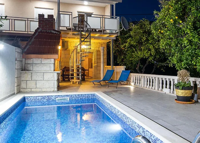 Casa de Férias 3 Bedroom Stunning In Podstrana