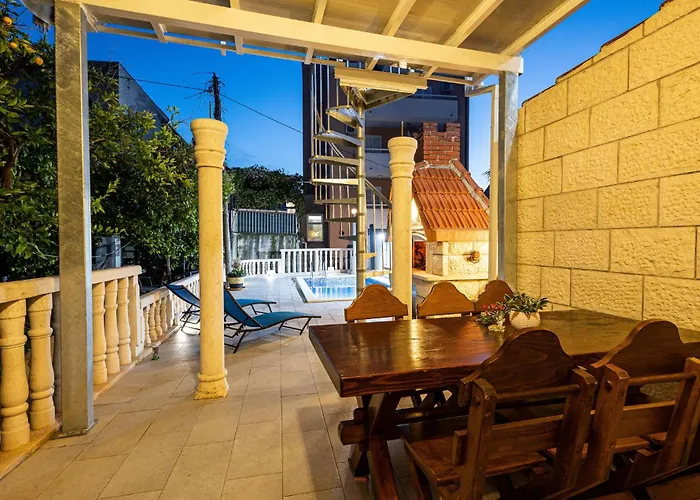 3 Bedroom Stunning In Casa de Férias Podstrana