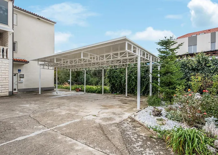 3 Bedroom Stunning In Casa de Férias Podstrana